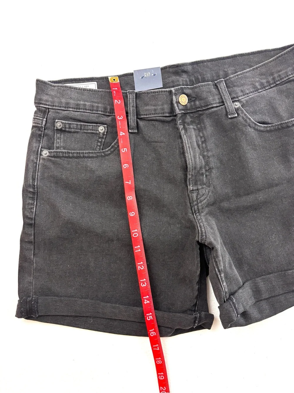 NWT GAP 5” Mid Rise Denim Girlfriend Boyfriend Cuff Shorts Faded Black (Size 31)